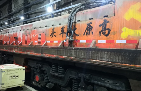 Small locomotive traction converter