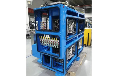 Fuel cell electric wheel dump truck traction converter